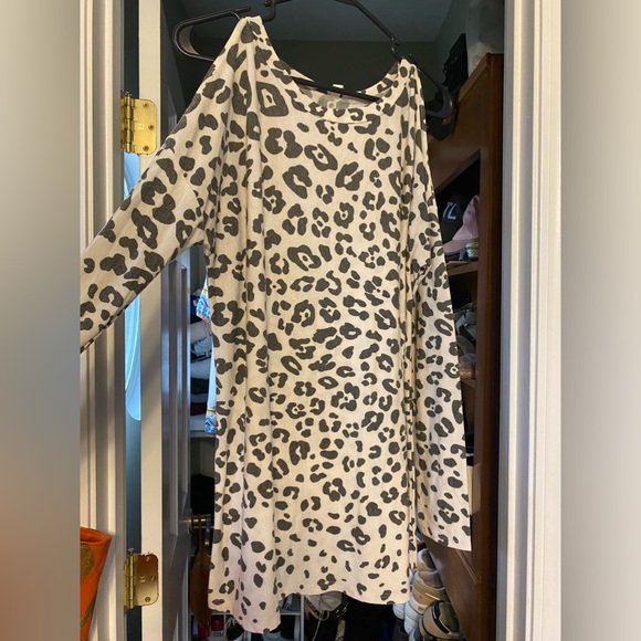 Top - Picture 2 of 2